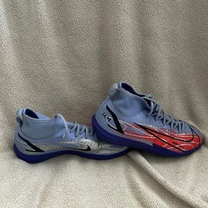 Girls Nike Size 3 Indoor Soccer Cleats! ⚽️